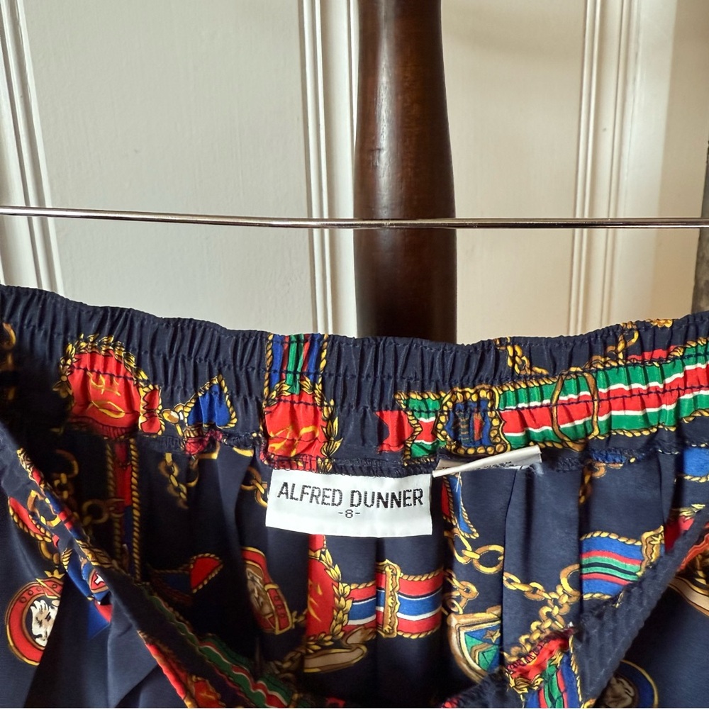 Vintage Military Medal Print Navy Blue Pleated Women's Midi Skirt size 8 medium - Picture 6 of 6